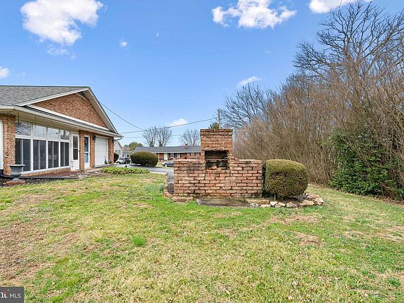 5th image of 10 Pogue Ave