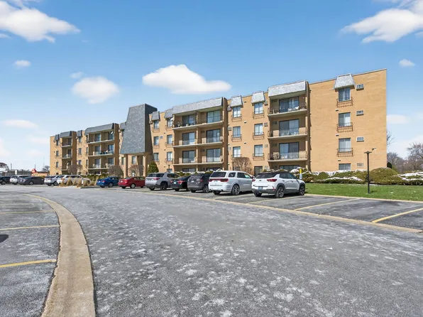 931 W Arquilla Dr APT 415, Glenwood, IL 60425