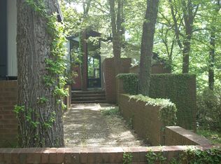 100 Stuart Pl, Charlottesville, VA 22903