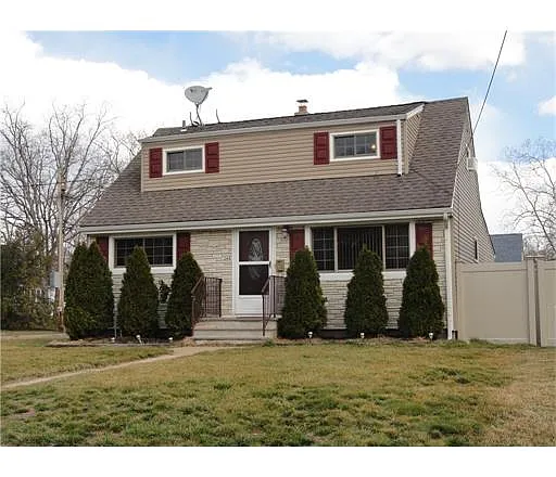 268 Herbert Ave photo 1