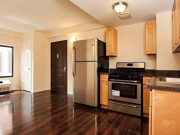 4th image of 26-27 2nd St #3B