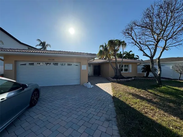 10128 Yacht Club Dr, Treasure Island, FL 33706