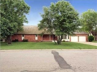 1107 E Partridge Cir, Derby, KS 67037