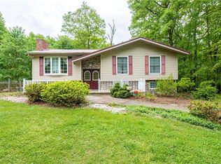 238 Greenbrier Rd, Acme, PA 15610