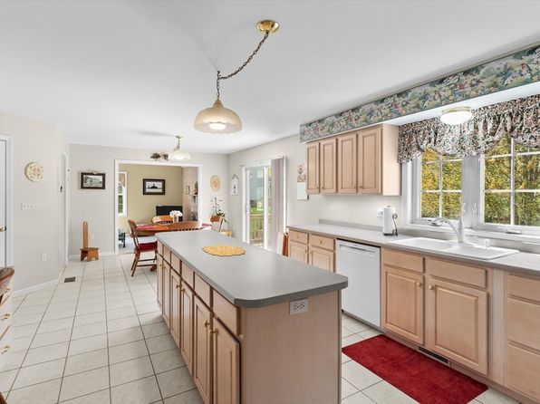 19 Bartlett Rd, Methuen, MA 01844