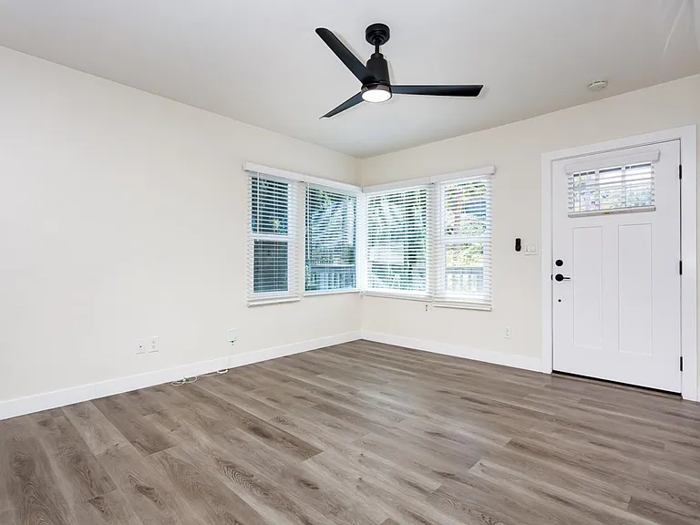 1128-32 Sassafras St — Photo 8