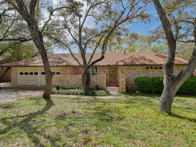 3322 Castledale Dr — Photo 1