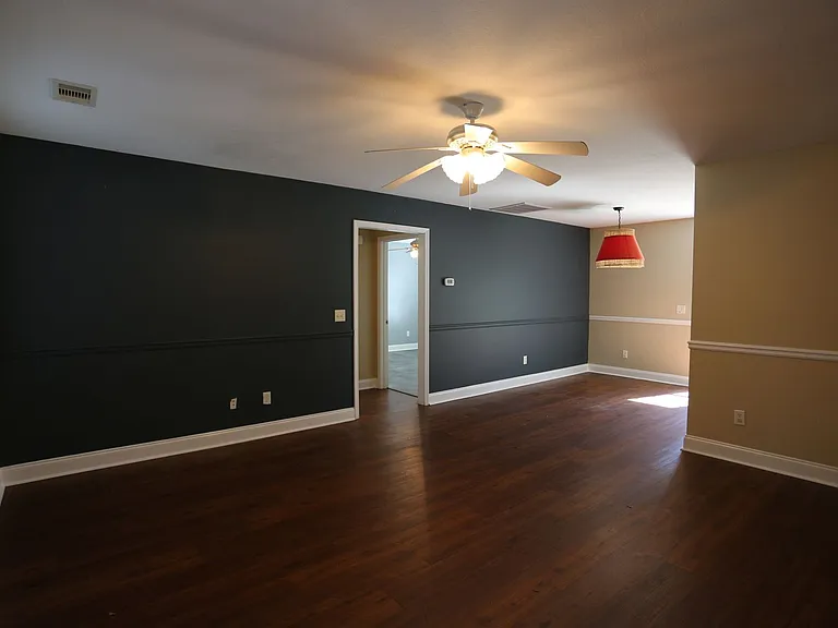 343 Longwood Dr — Photo 2