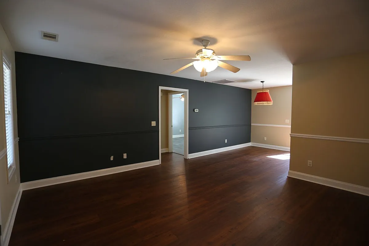 Building Photo - 343 Longwood Dr