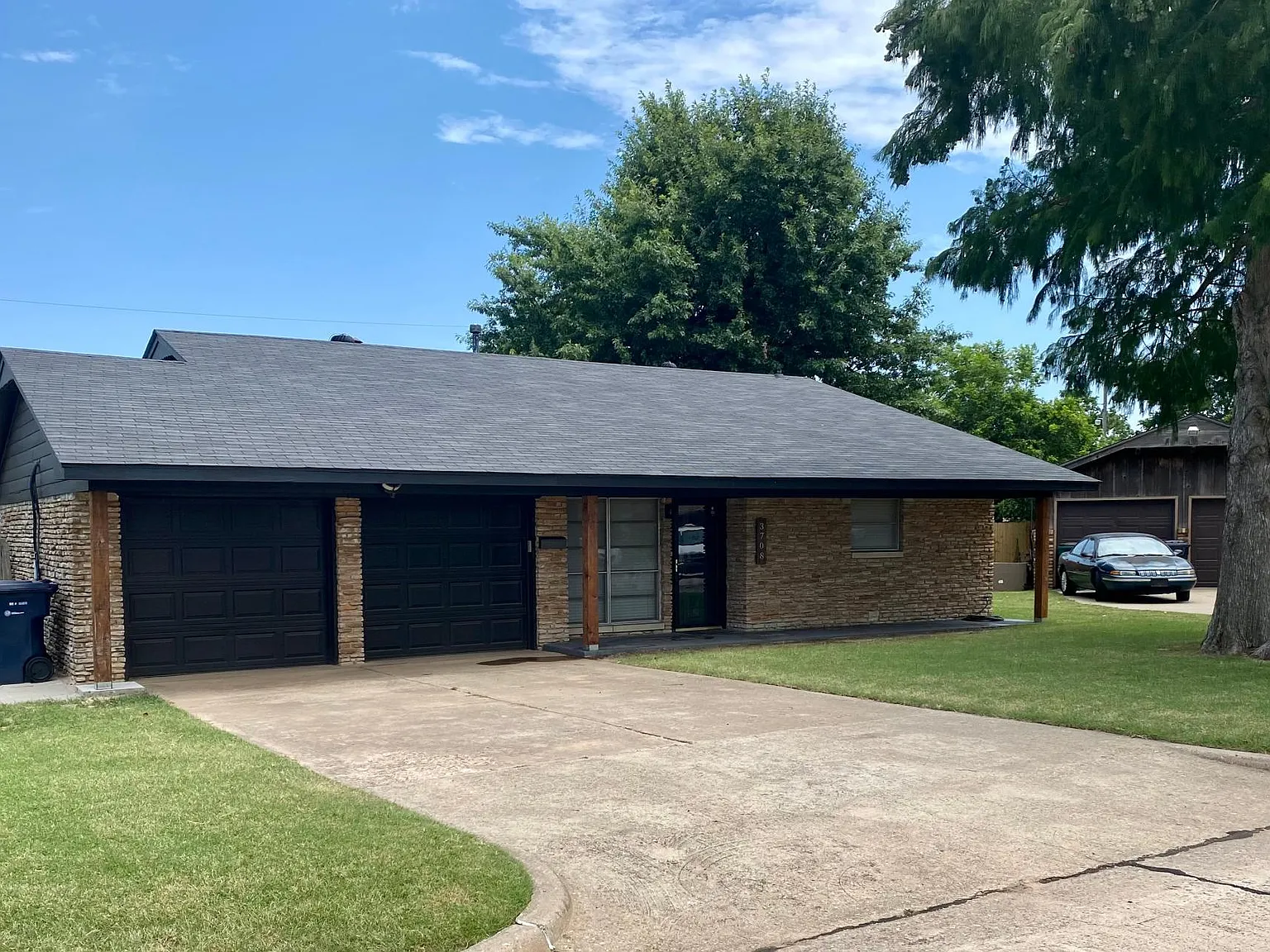 3 bed, 1300 sqft, $1,599 — Photo 2