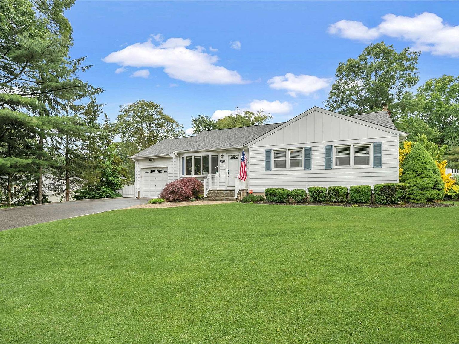 237 Maple Avenue, Smithtown, NY 11787 Zillow