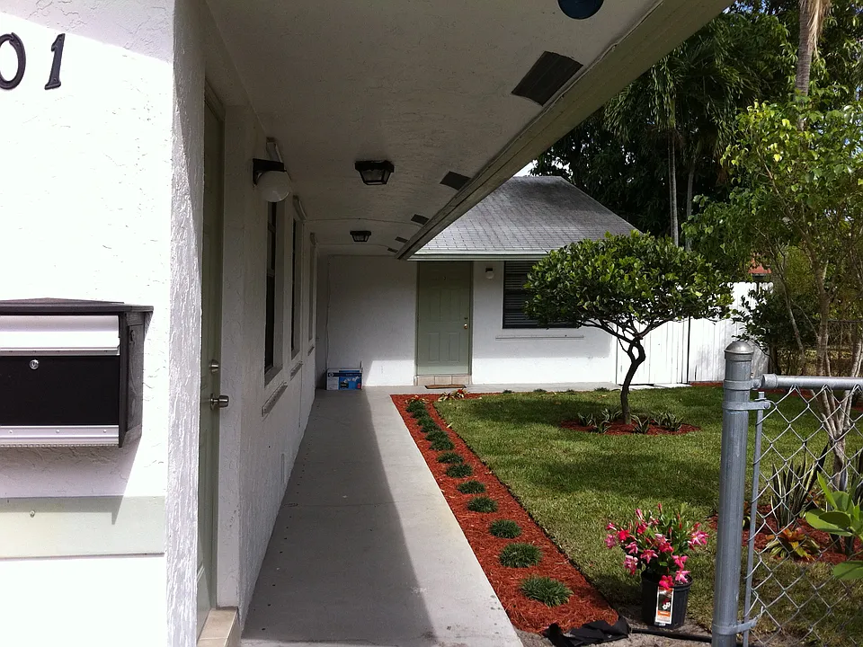 1201 N 17th Ave #1