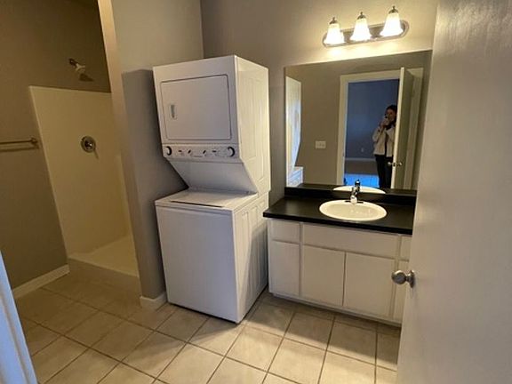 5th image of 302 SW B St #20