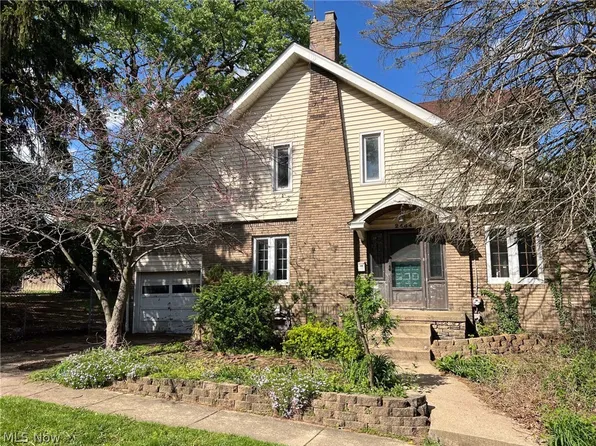 2464 4th St, Cuyahoga Falls, OH 44221