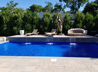 37 Bay 3rd St #1, Islip, NY 11751