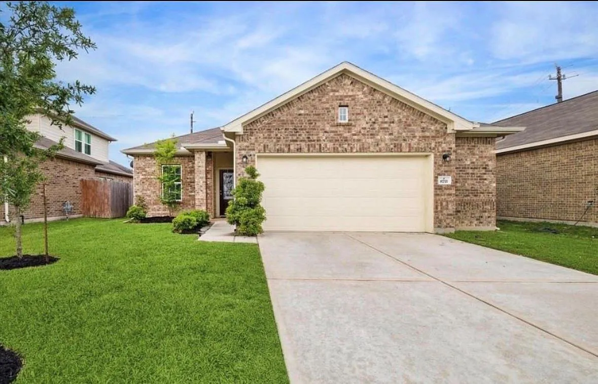 3 bed, 2.0 bath, 1594 sqft, $2,160 — Photo 1