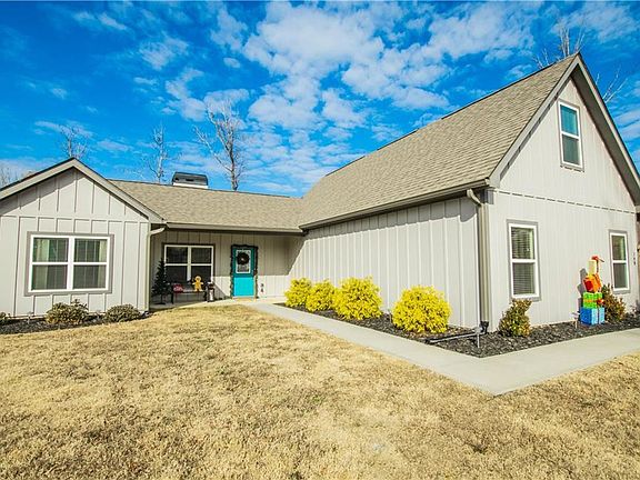 3rd image of 148 Chestnut Trl