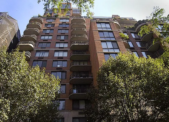 Sold by Warburg | media 9