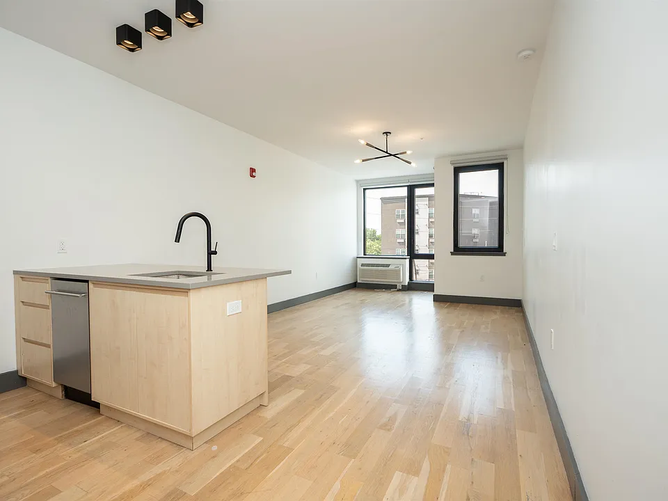 424 Arlington Ave #408