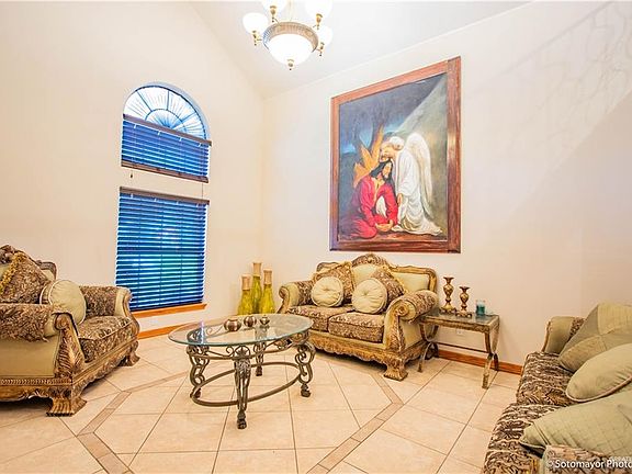 5th image of 1414 N Mockingbird Ln