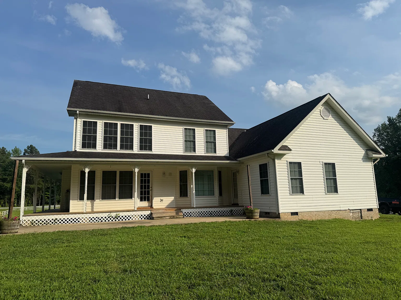 4 bed, 2.5 bath, 2517 sqft, $2,650 — Photo 2
