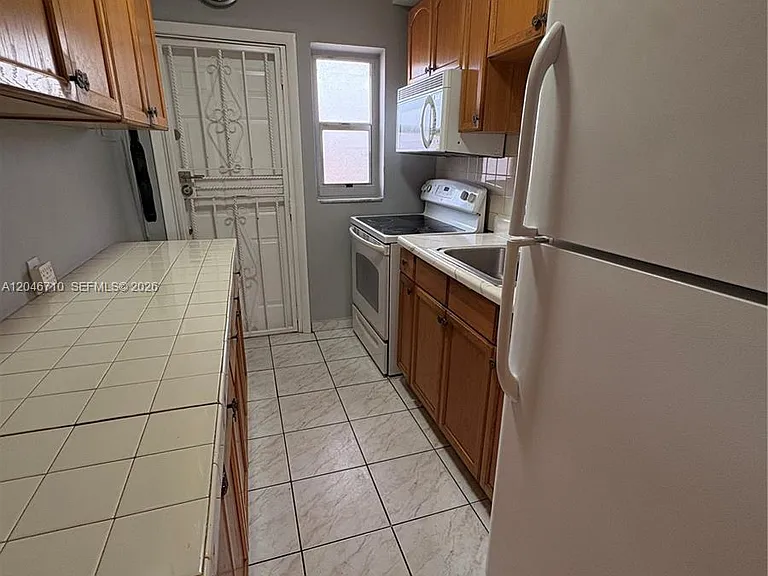 3501 SW 10th St #1B — Photo 9