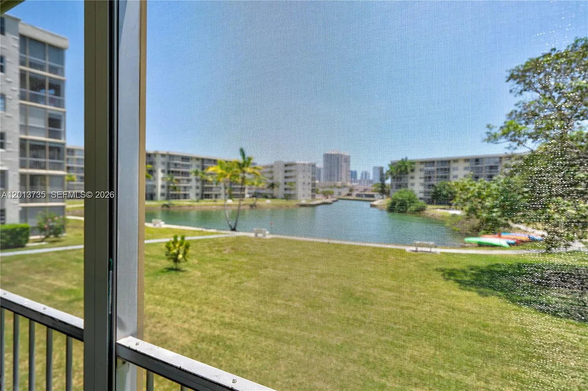 Building Photo - 2851 Leonard Dr #J210