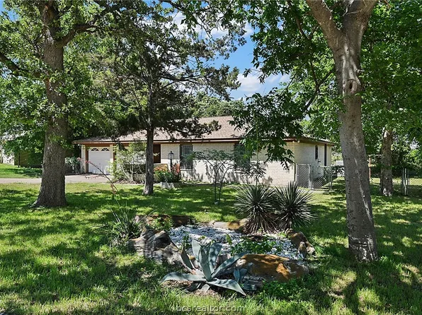 4401 Laura Ln, Bryan, TX 77803