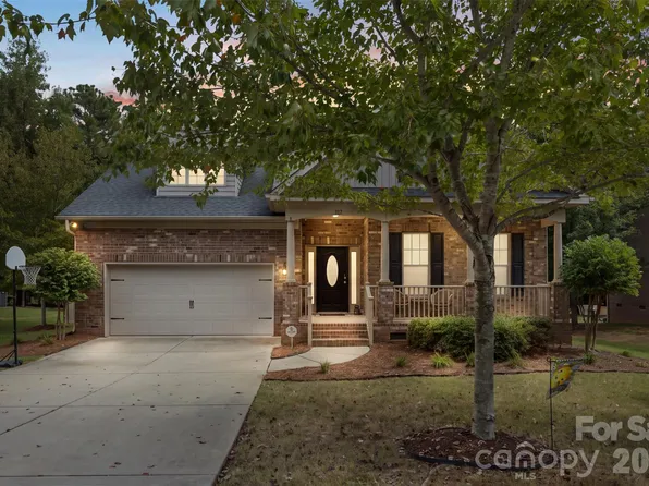 317 Windy Pine Dr, Lake Wylie, SC 29710