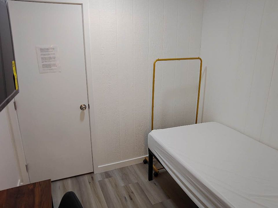 2nd image of 3721 S San Pedro St #1/3