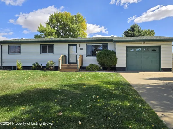 723 2nd Ave SE, Dickinson, ND 58601