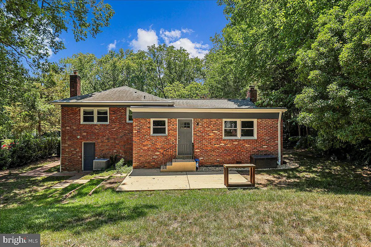 4 bed, 3.5 bath, 1443 sqft, $3,900 — Photo 3