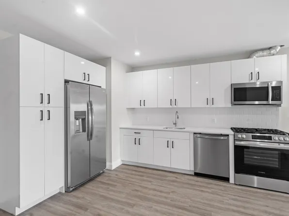 8501 Kennedy Boulevard image 1 of 15