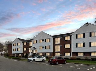 25 Clarks Rd APT 204, Amesbury, MA 01913