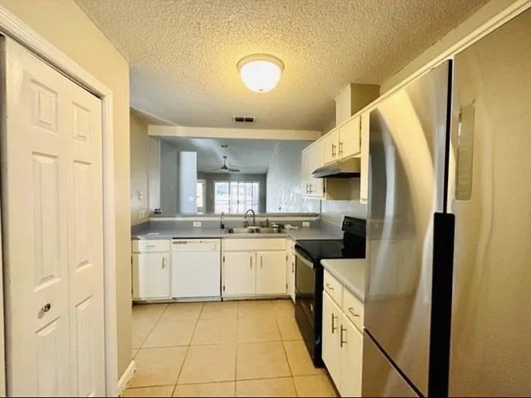 4160 Mission Trace Blvd — Photo 5