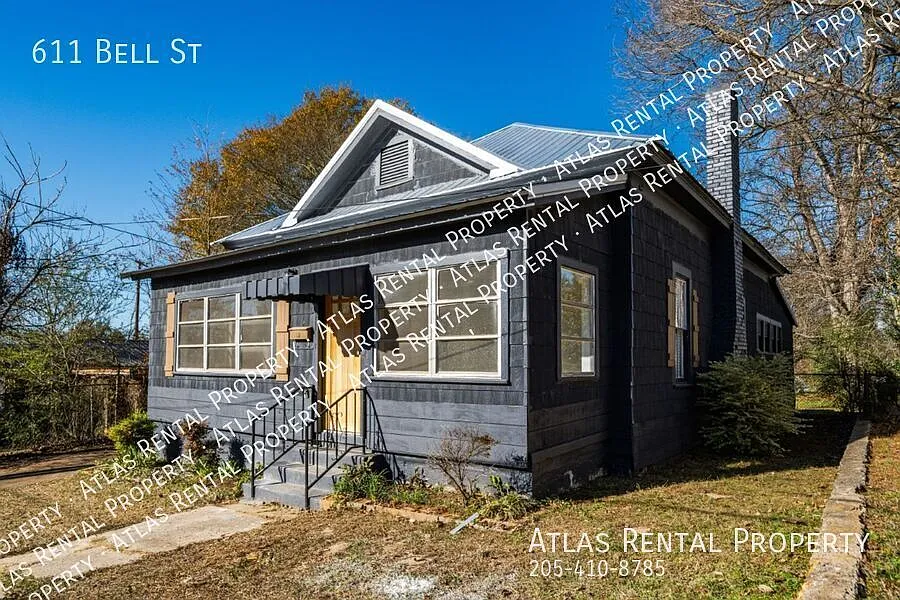 Stunningly Remodeled Super Spacious Won't Last Long! — Photo 3