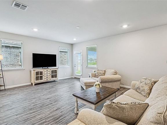 2nd image of 5554 Grand Springs Rd