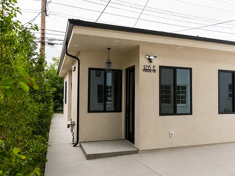 1215 N Verdugo Rd #E — Photo 1