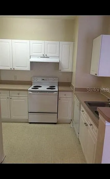 18001 Richmond Place Dr #220 — Photo 3