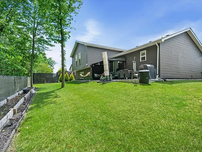 685 Friars Grn — Photo 22