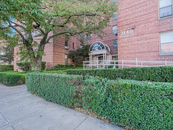 2140 Knapp Street image 2 of 21