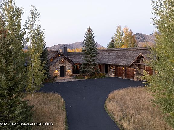 3rd image of 2625 Buttercup Ln
