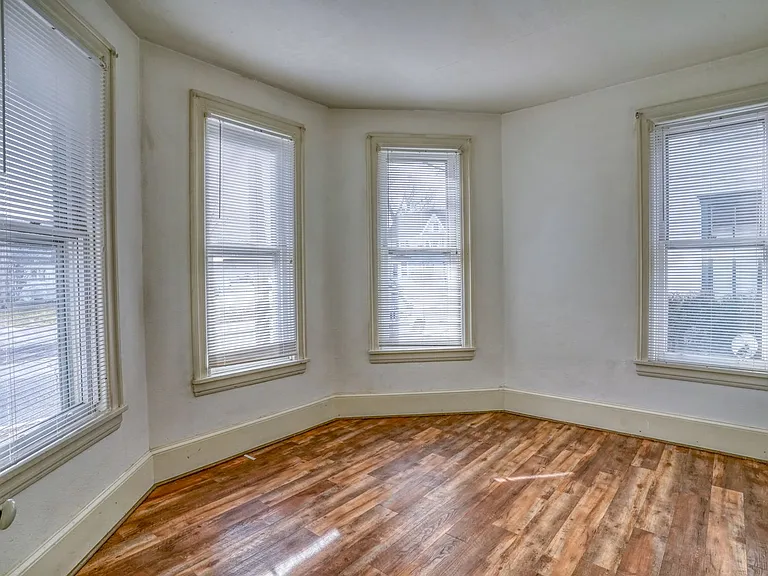132 W Mount Vernon St — Photo 30