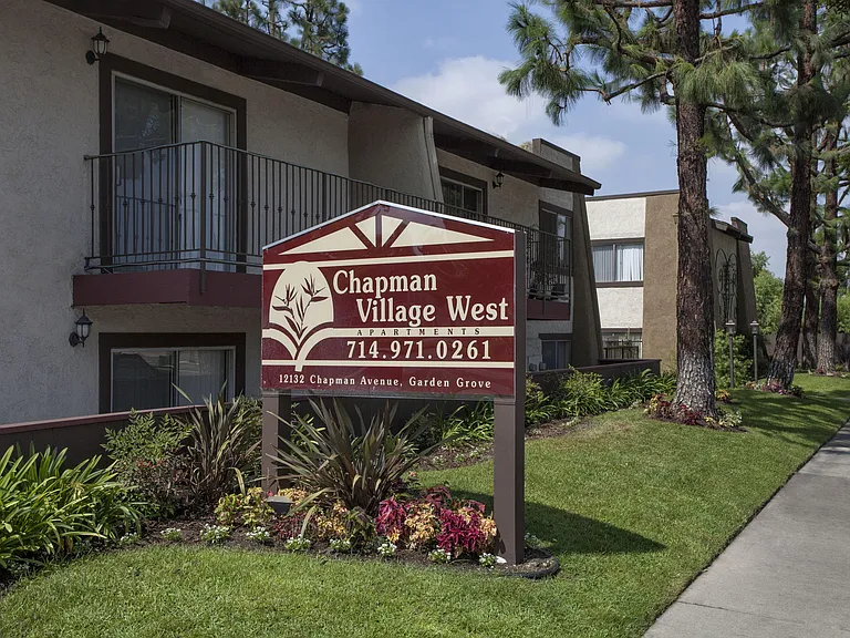 Chapman Village West Apartments — Photo 1