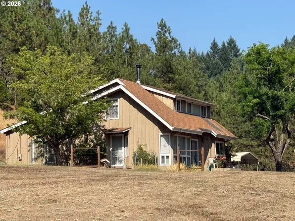 1090 E Willis Creek Rd, Winston, OR 97496