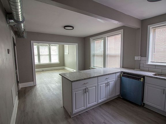 5th image of 4955 Lindenwood Ave #2W