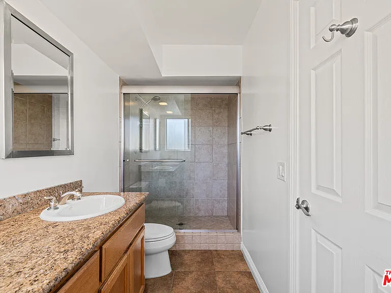 7560 Hollywood Blvd #109 — Photo 28