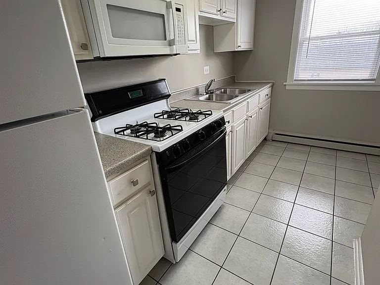 6933 Stanley Ave — Photo 3