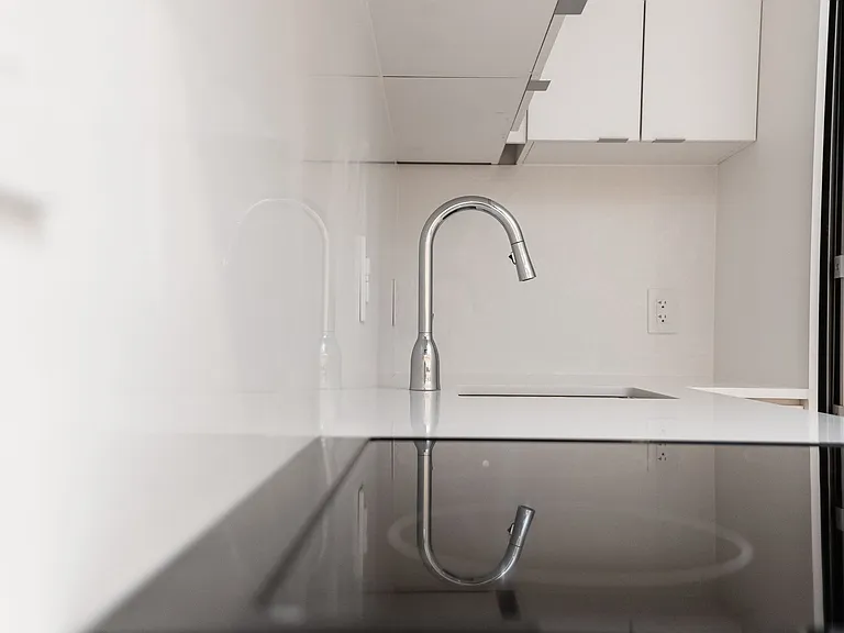 118 Roncesvalles Ave — Photo 7