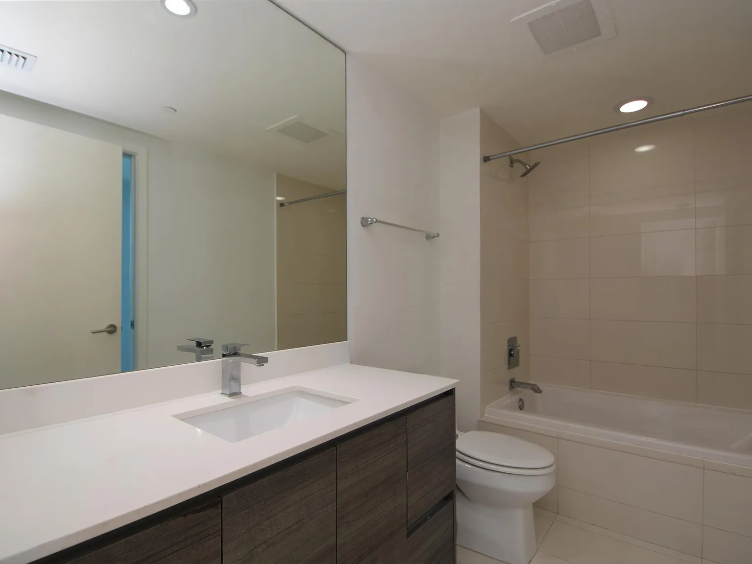 2 bed, 2.0 bath, 910 sqft, $3,900 — Photo 4